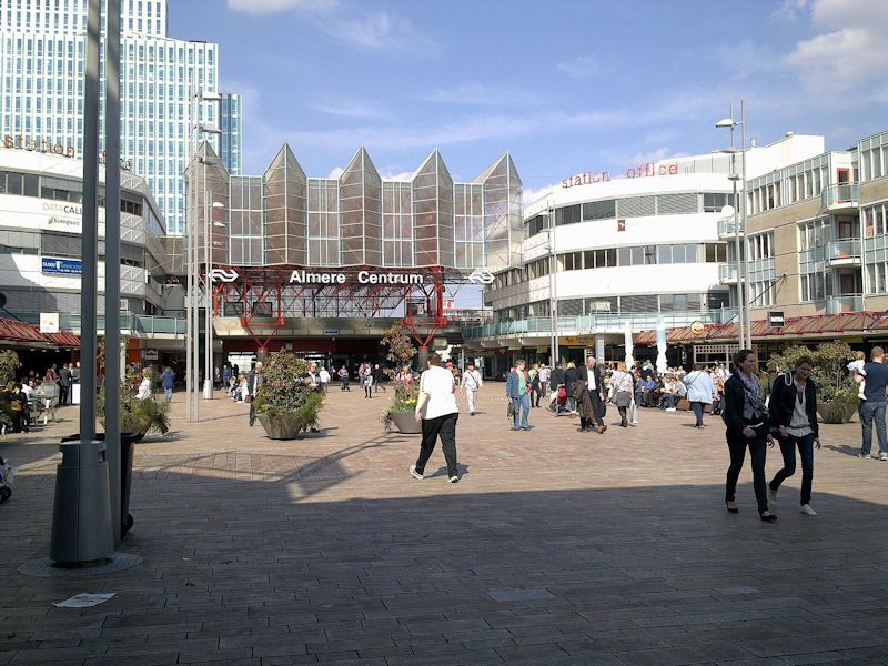 Dienst Stadscentrum Almere communiceert met Kunst